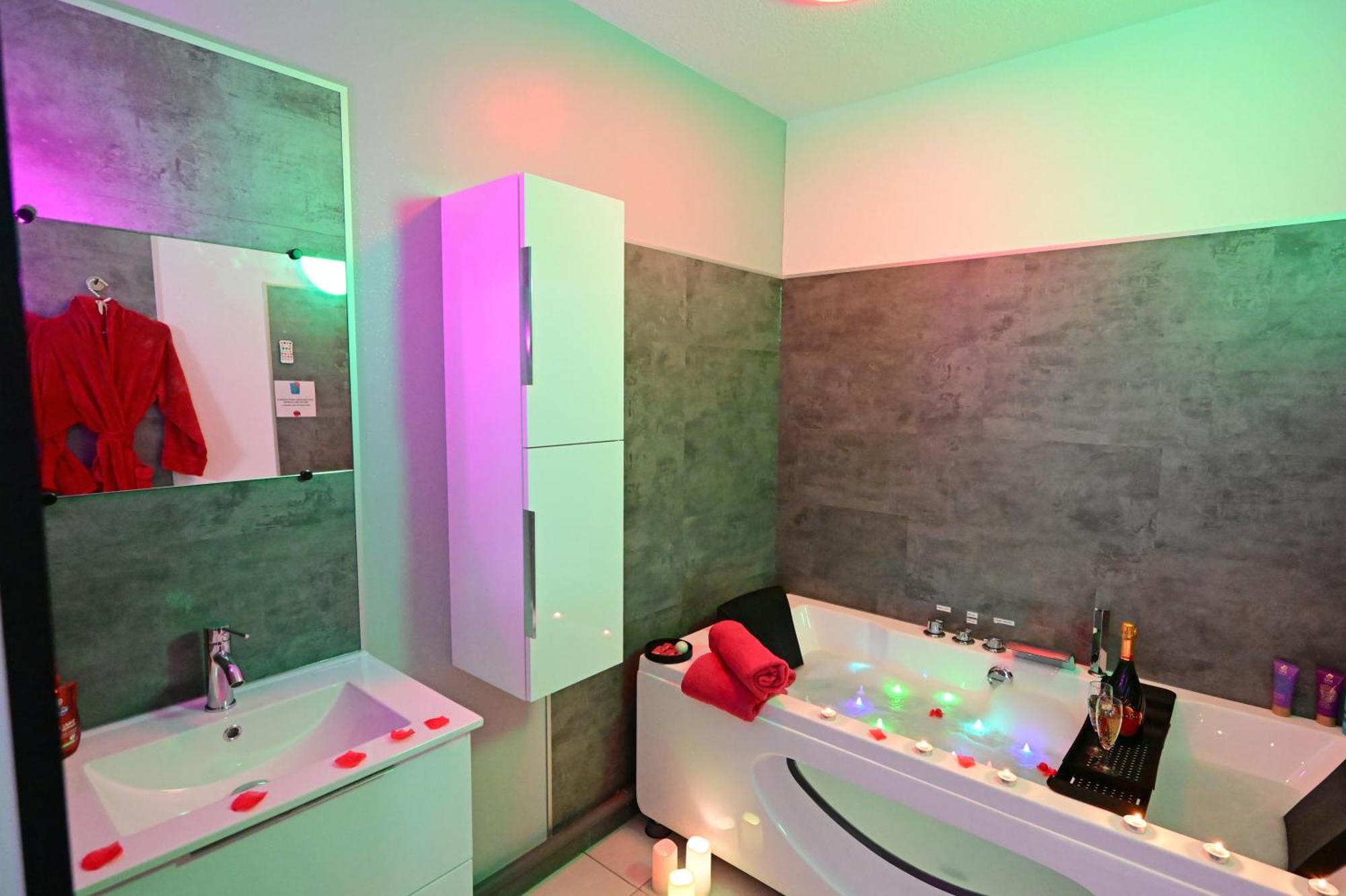 Love Room A Deux Pas De L'Ocean Avec Hammam, Sauna Et Bain A 2 :-) Biscarrosse Zewnętrze zdjęcie