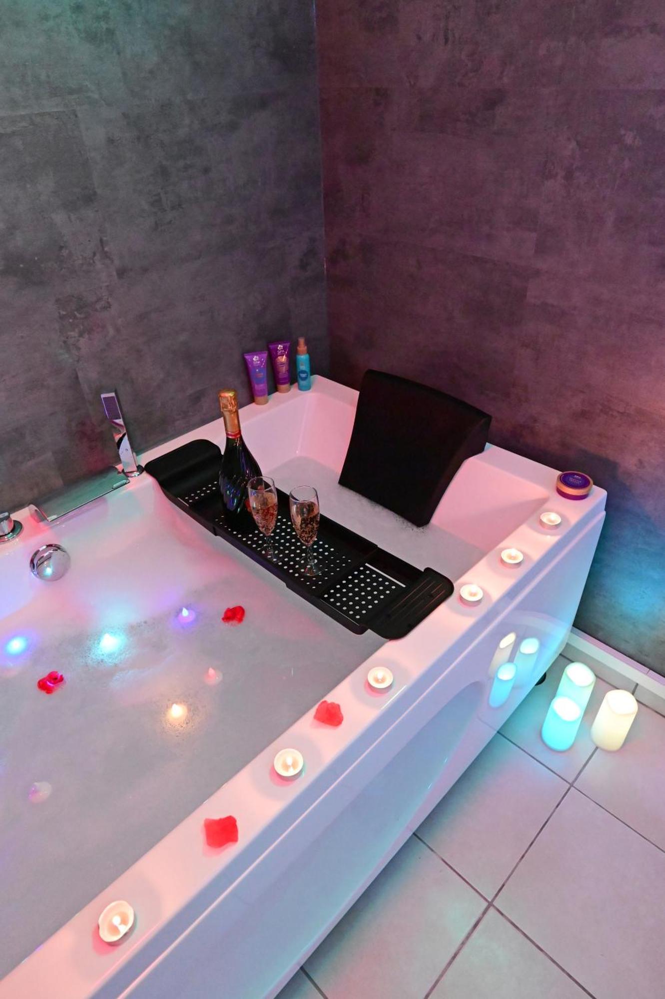 Love Room A Deux Pas De L'Ocean Avec Hammam, Sauna Et Bain A 2 :-) Biscarrosse Zewnętrze zdjęcie